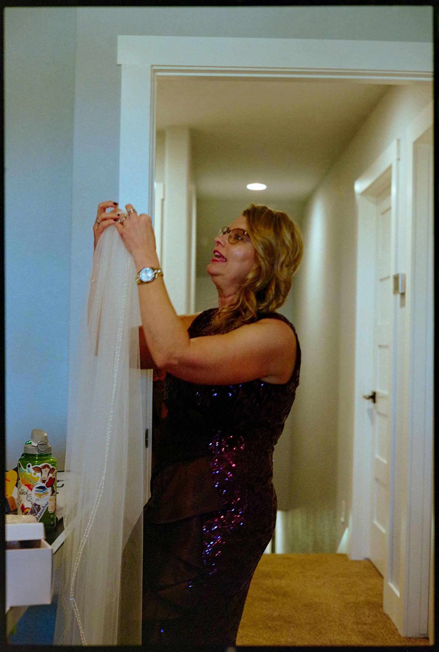 ©AnnaVonRiesenPhotography Wedding Photography | Film Color image of the bride's mother holding the veil up.