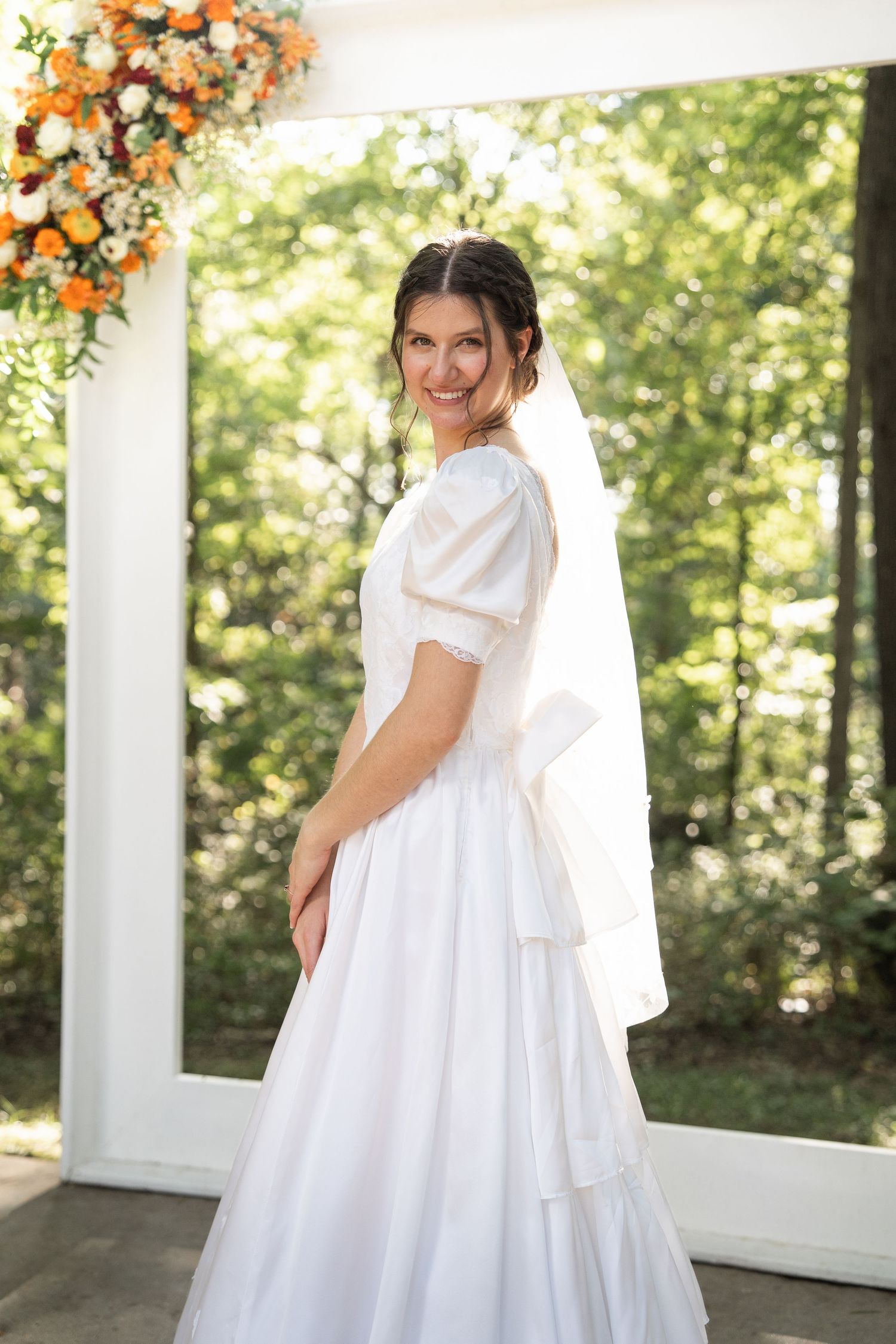 ©AnnaVonRiesenPhotography Wedding Photography | Color portrait of the bride.