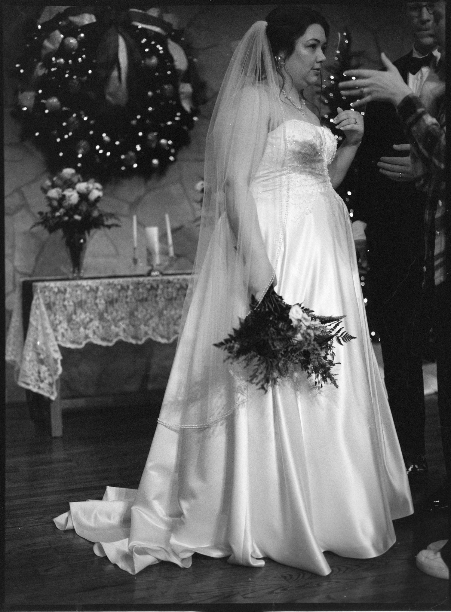 ©AnnaVonRiesenPhotography Wedding Photography | Film B&W image of the bride.