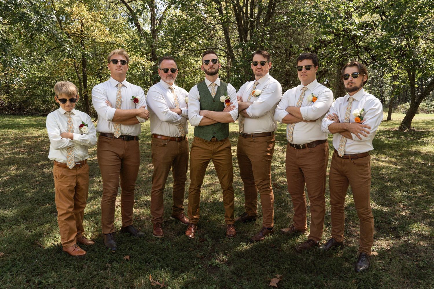 ©AnnaVonRiesenPhotography Wedding Photography | Color image of groom & his groomsmen in sunglasses.