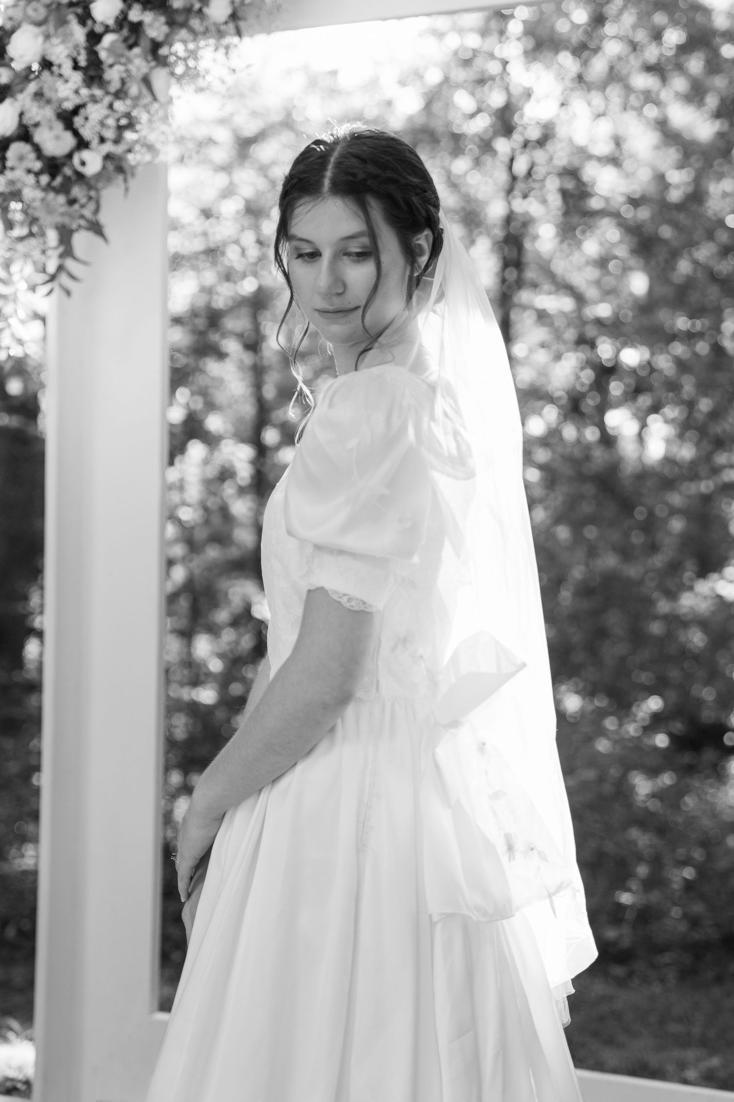 ©AnnaVonRiesenPhotography Wedding Photography | B&W portrait of the bride.