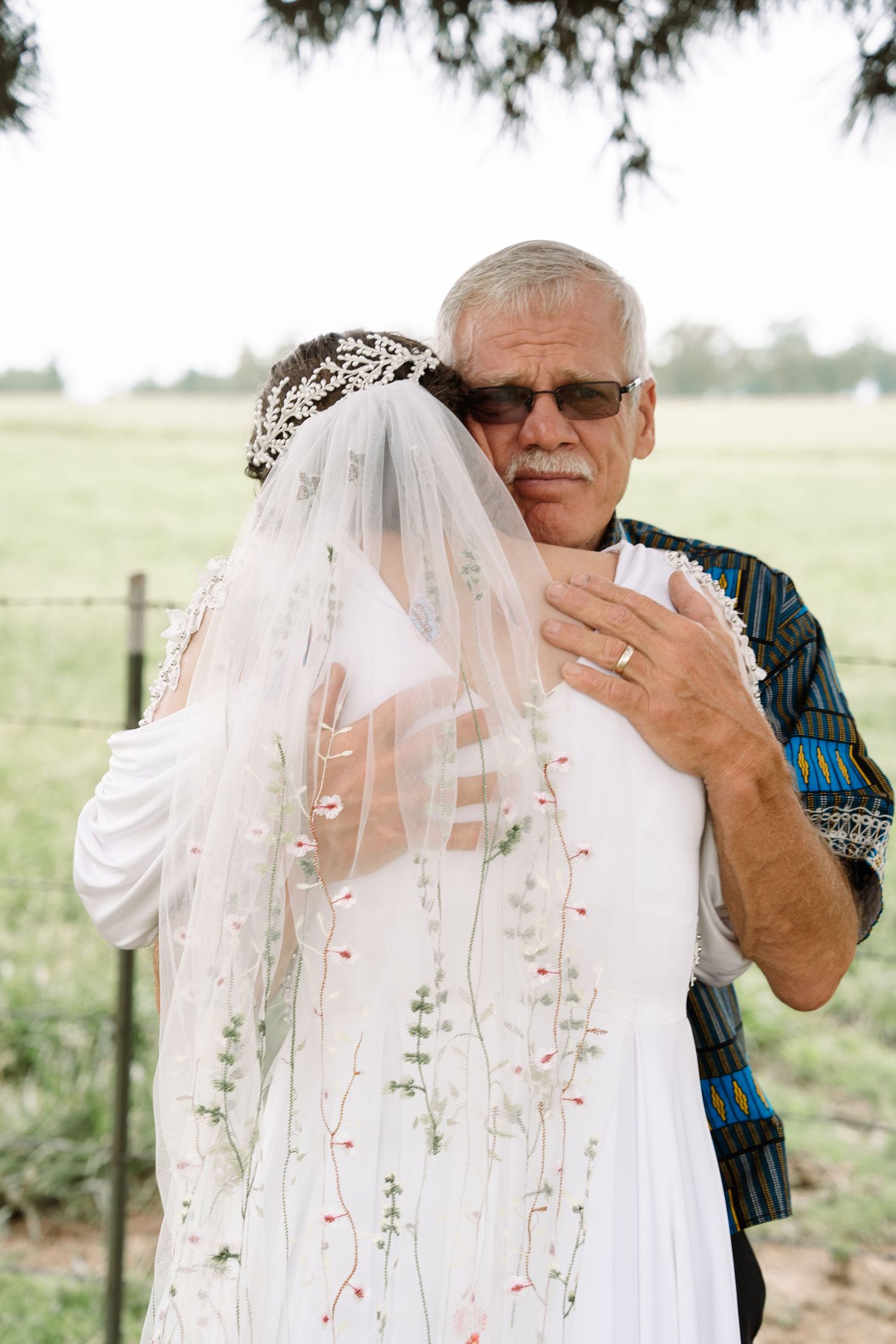 ©AnnaVonRiesenPhotography Wedding Photography | Color image of the bride & her father hugging.