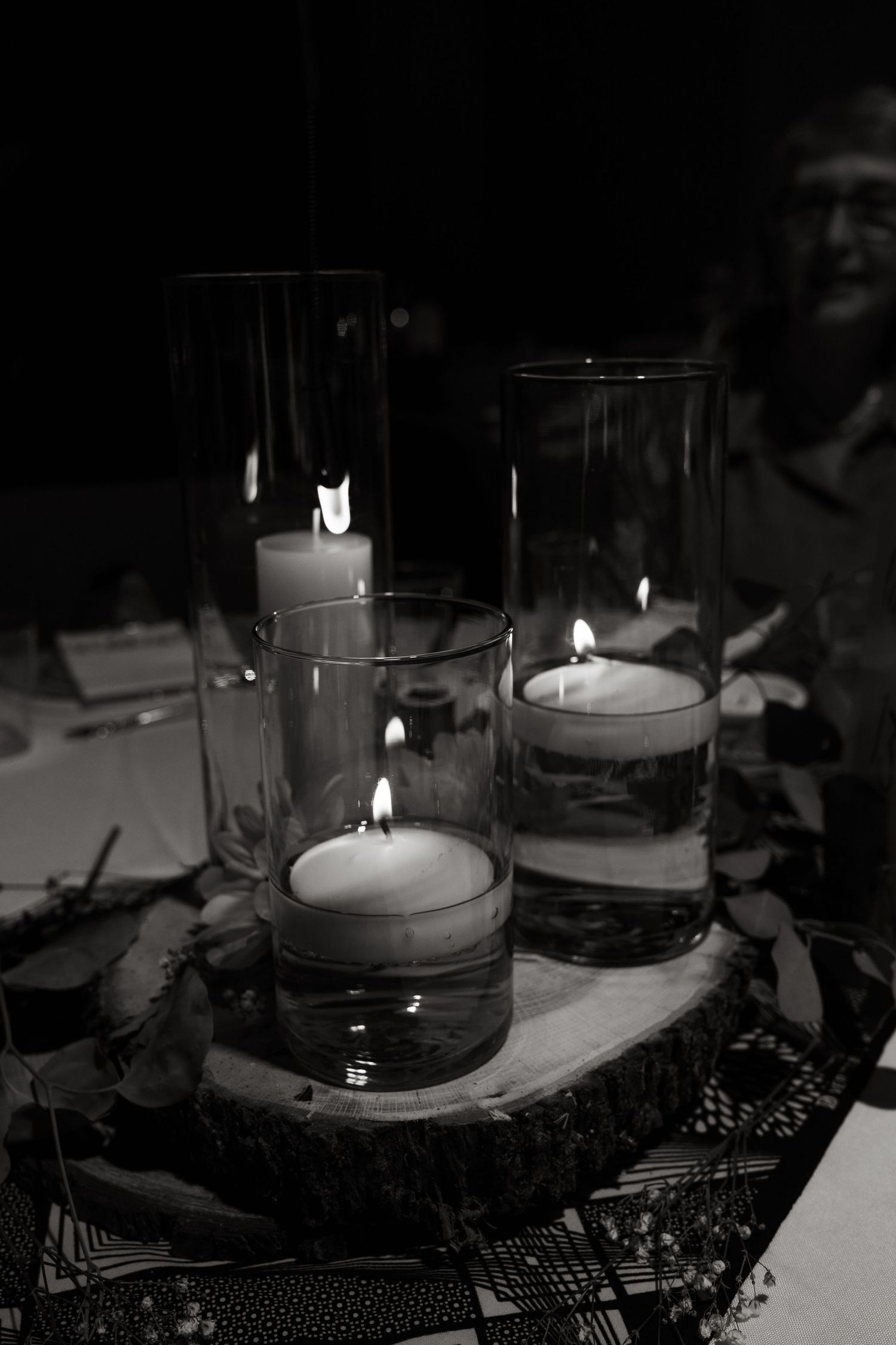 ©AnnaVonRiesenPhotography Wedding Photography | B&W photo of candles buring.