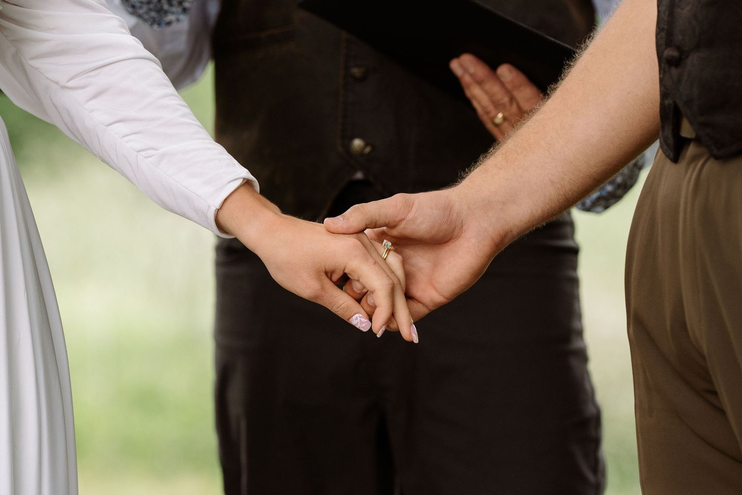 ©AnnaVonRiesenPhotography Wedding Photography | Color image of the bride & groom holding hands after the ring exchange.