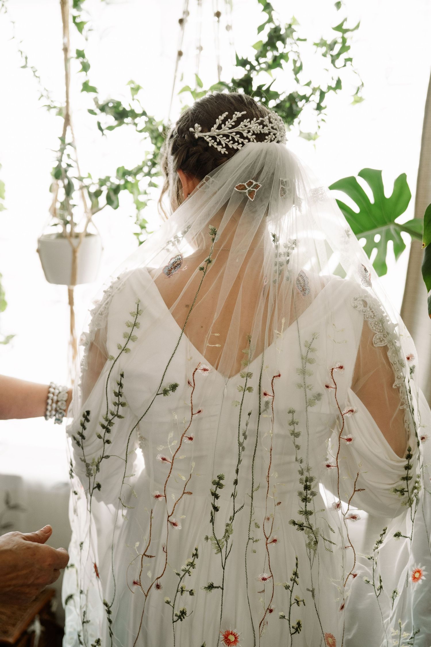 ©AnnaVonRiesenPhotography Wedding Photography | Color image of a bride showing her veil.