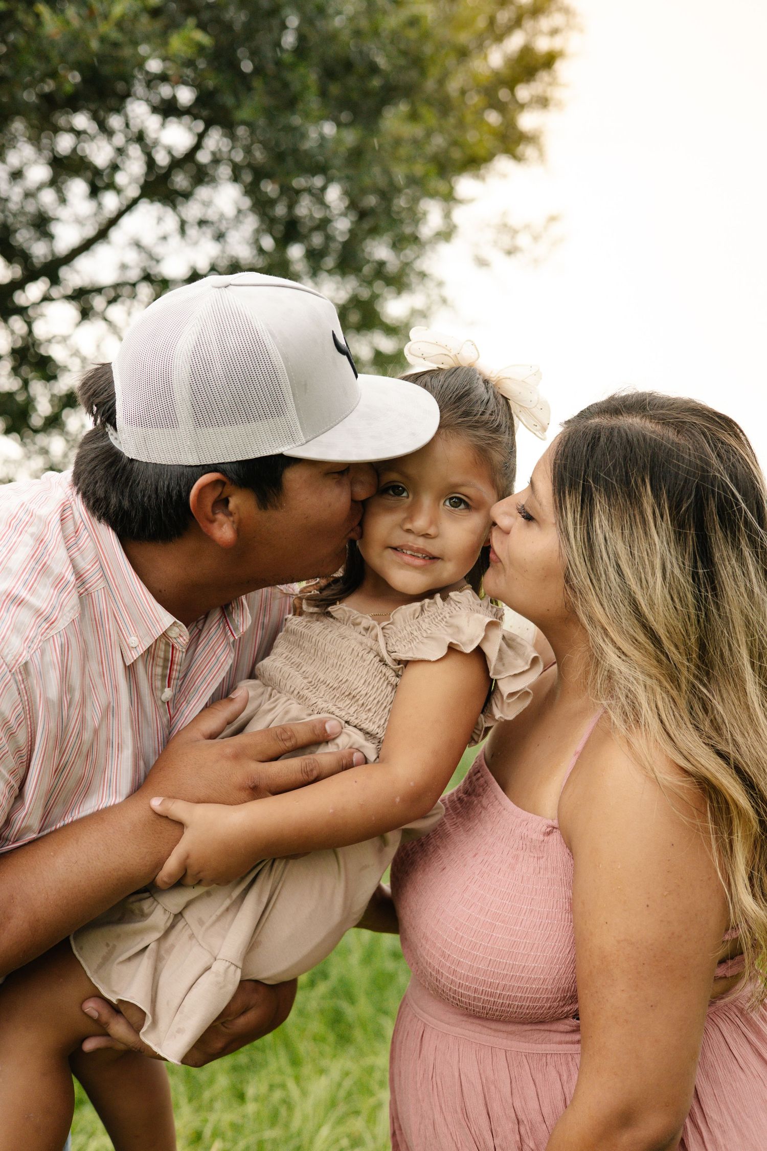Photographer in Okeechobee. Portrait, Couple, Lifestyle, and Family Photographer in Okeechobee Florida.