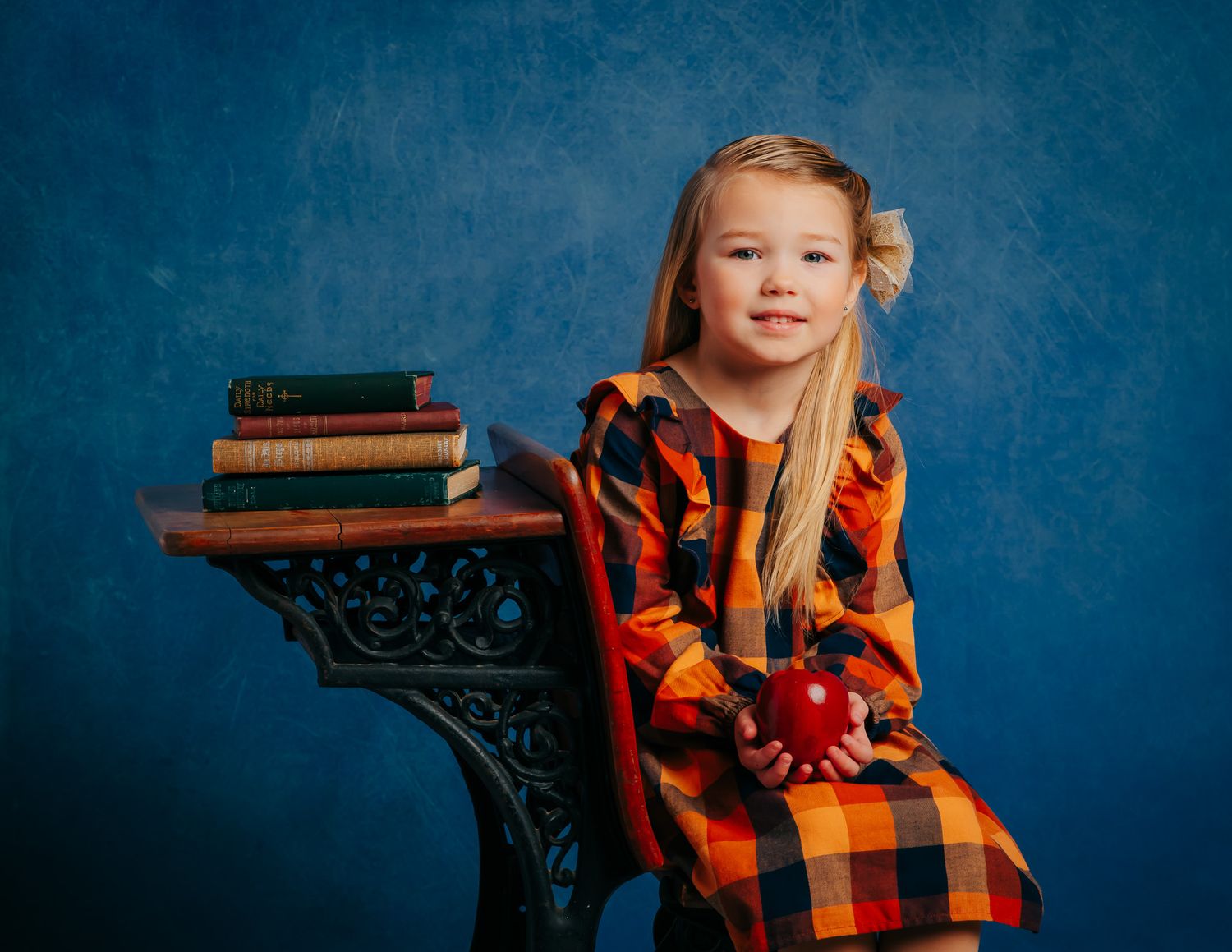 School photographer, preschool photographer, milestone photographer, educational photographer, child portraiture