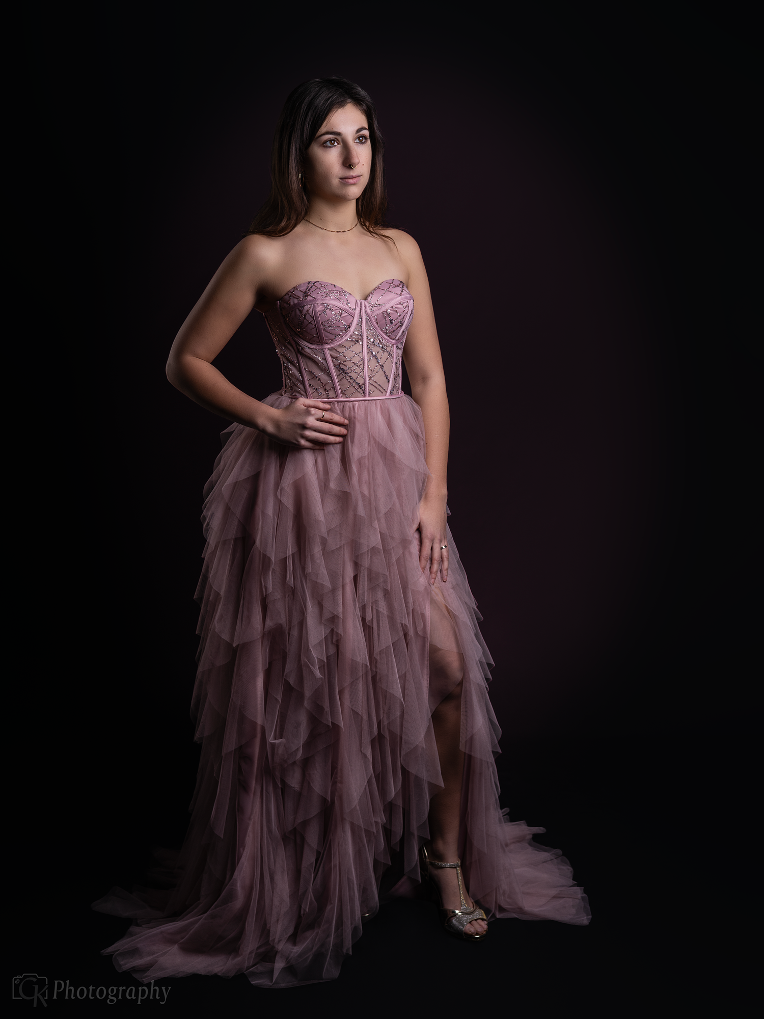 Studio portrait met fashion uitstraling en stijlvolle pose