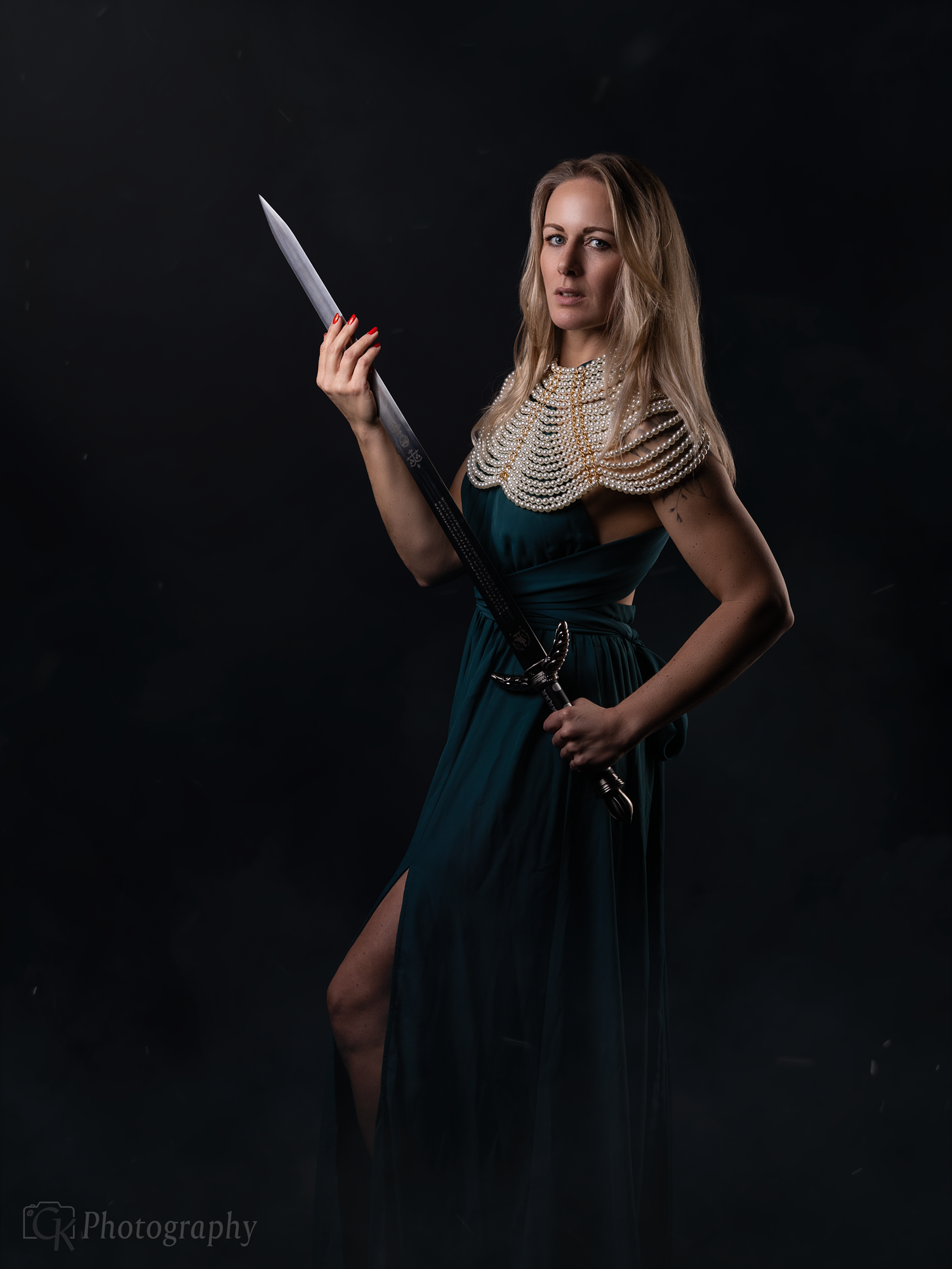 Vrouwelijke warrior fotoshoot met luxe studio belichting