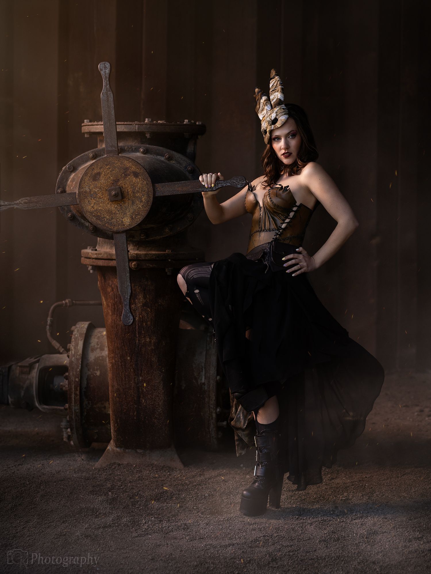 Creatief portret met post-apocalyptische styling en dramatische belichting, bekroond met een Top 5%-notering bij 35AWARDS