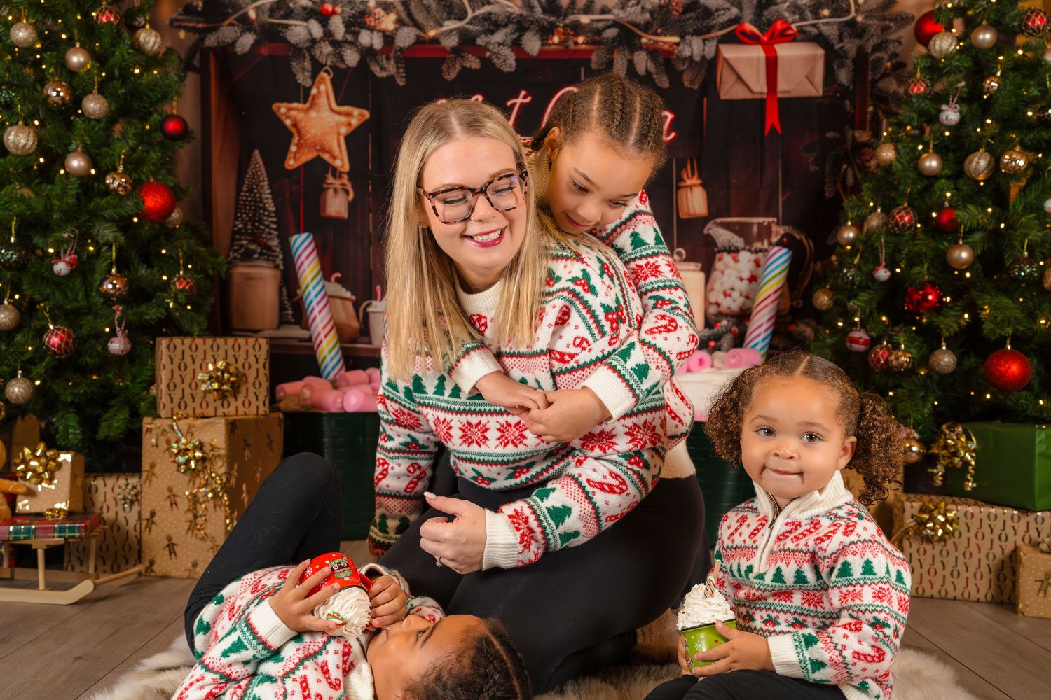 A fun family at their christmas mini session with Shorely a memory.