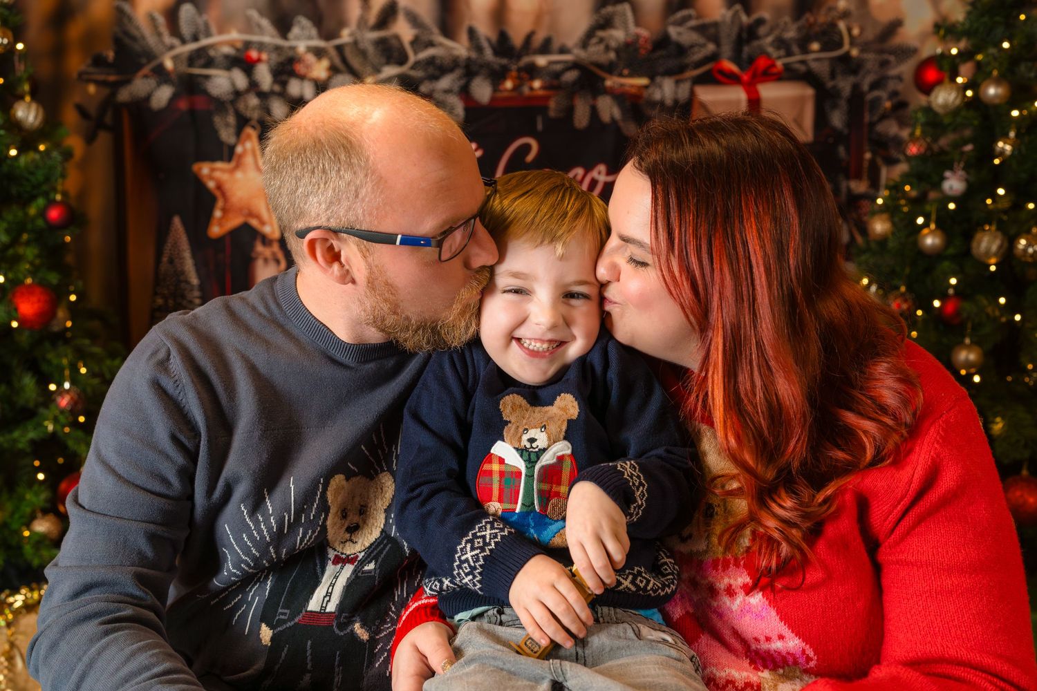 A family having a photo session with Shorely a memory Christmas mini margate