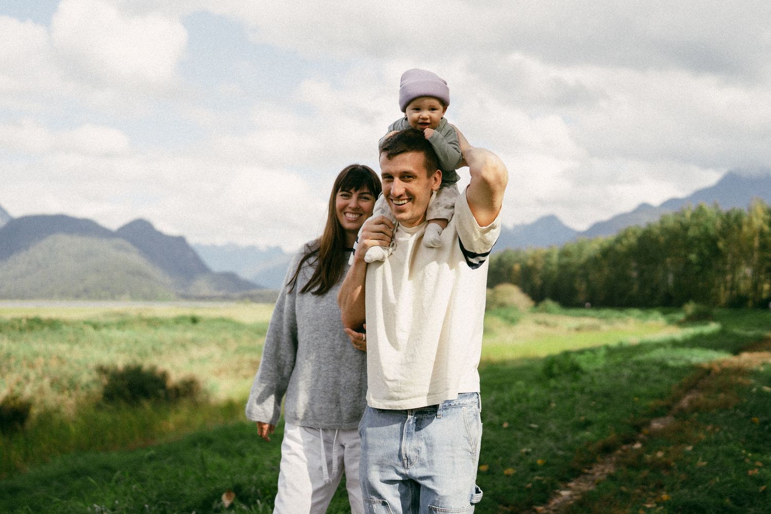 Natural outdoor family photo at pitt lake by Vancouver family photographer based in port moody