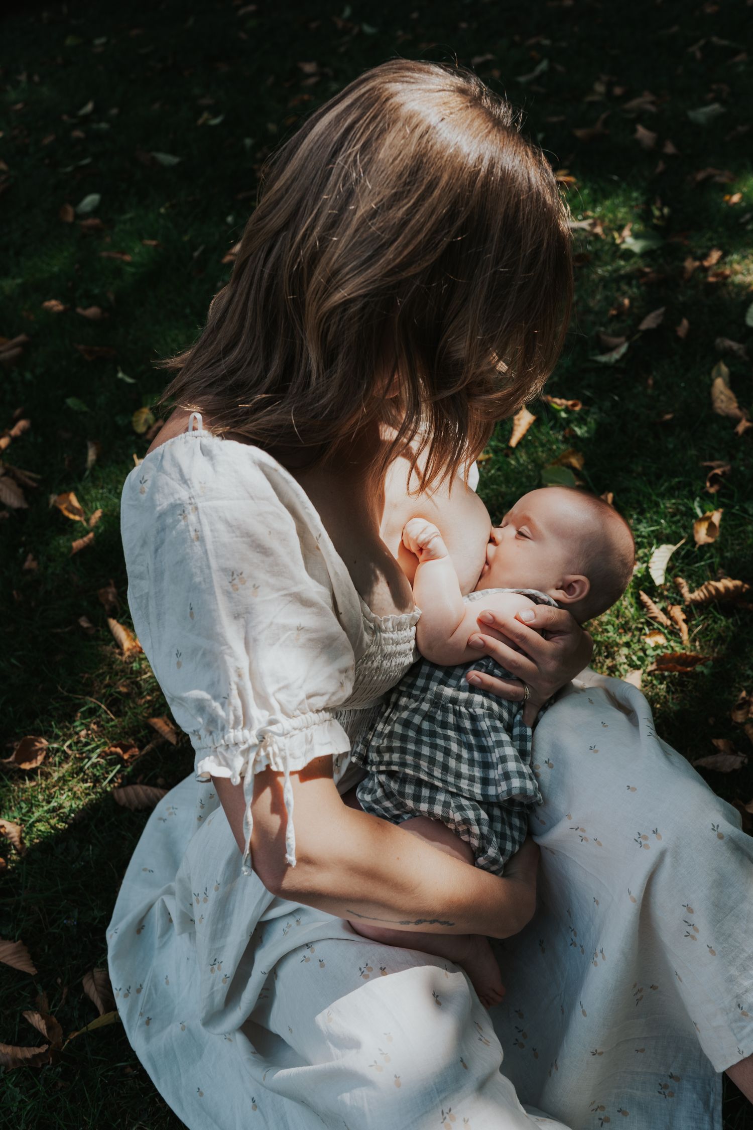 Natural outdoor family photo at pitt lake by Vancouver family photographer based in port moody