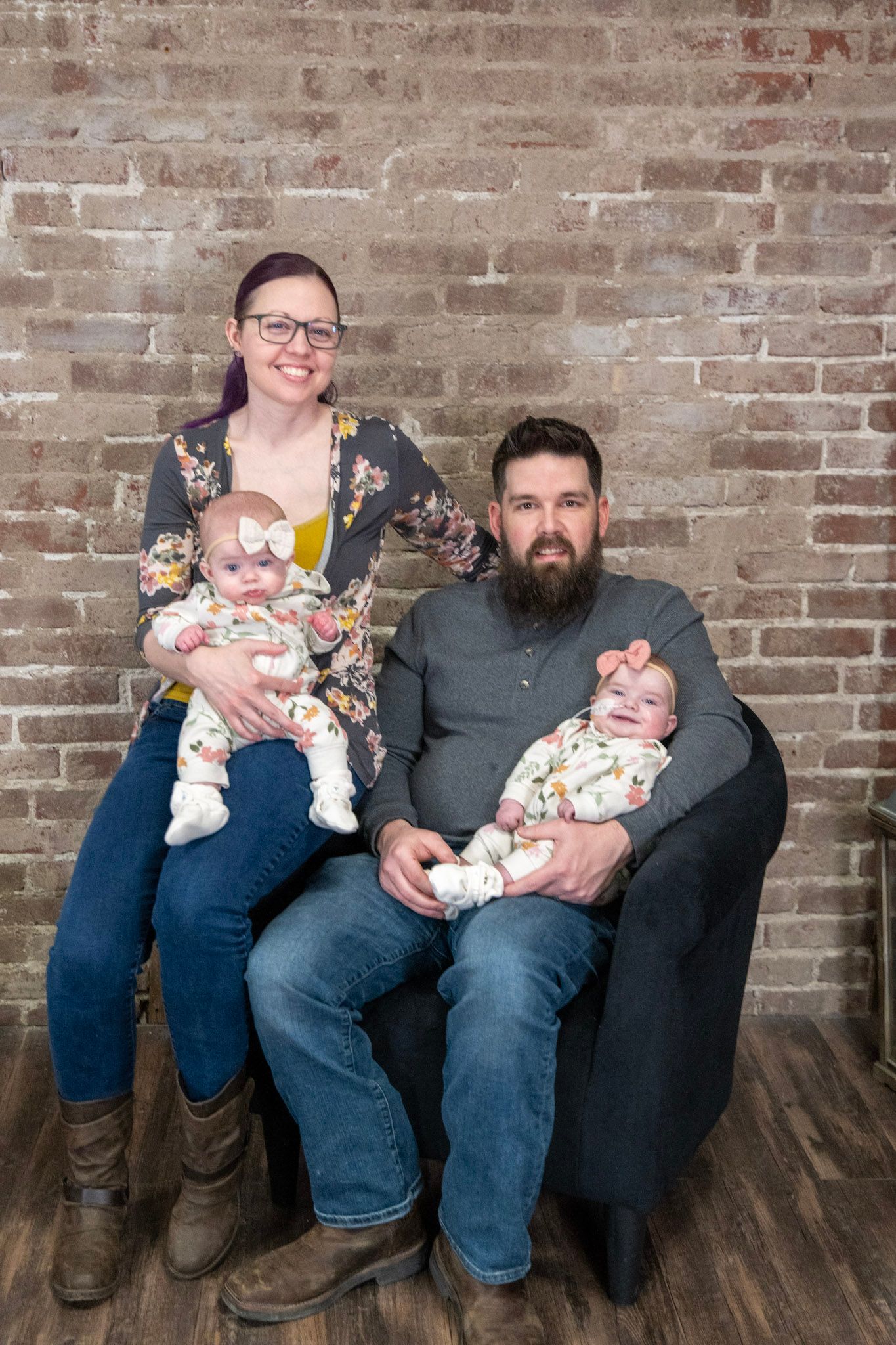 A relaxed family photoshoot showing candid moments on a leather couch.
