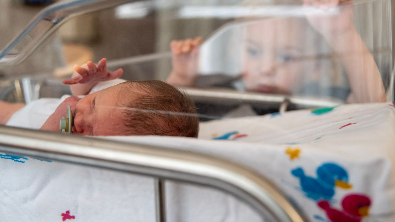 Medical equipment and supplies visible in a hospital birthing room setting.