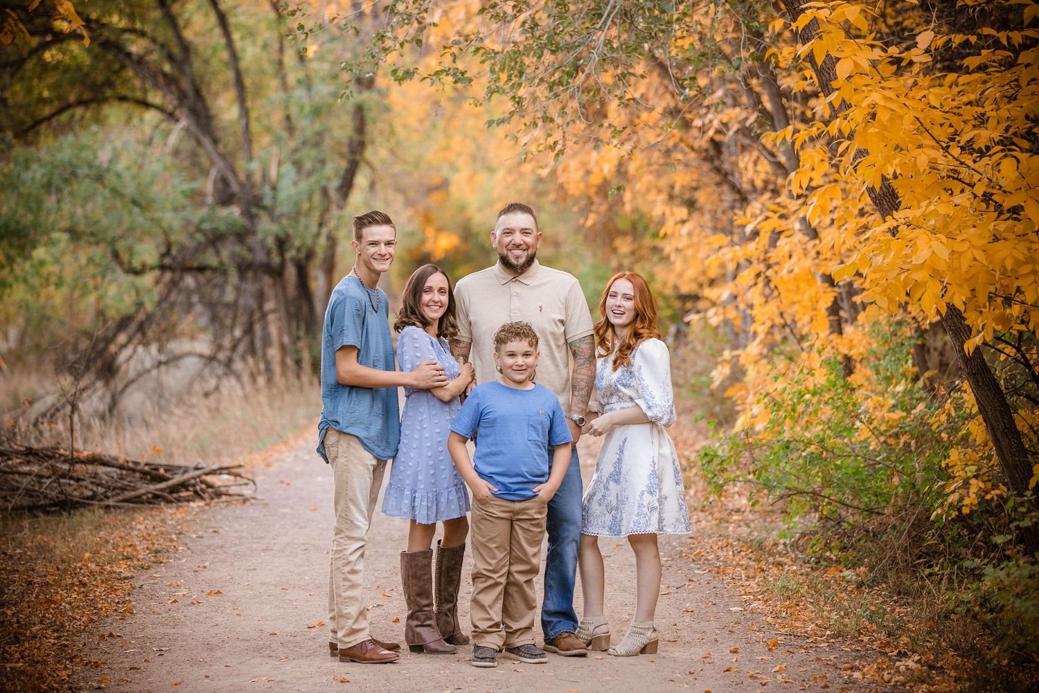 Dawn Lincoln Canon City Professional Photographer for families, high school seniors, maternity and children, engagements and weddings