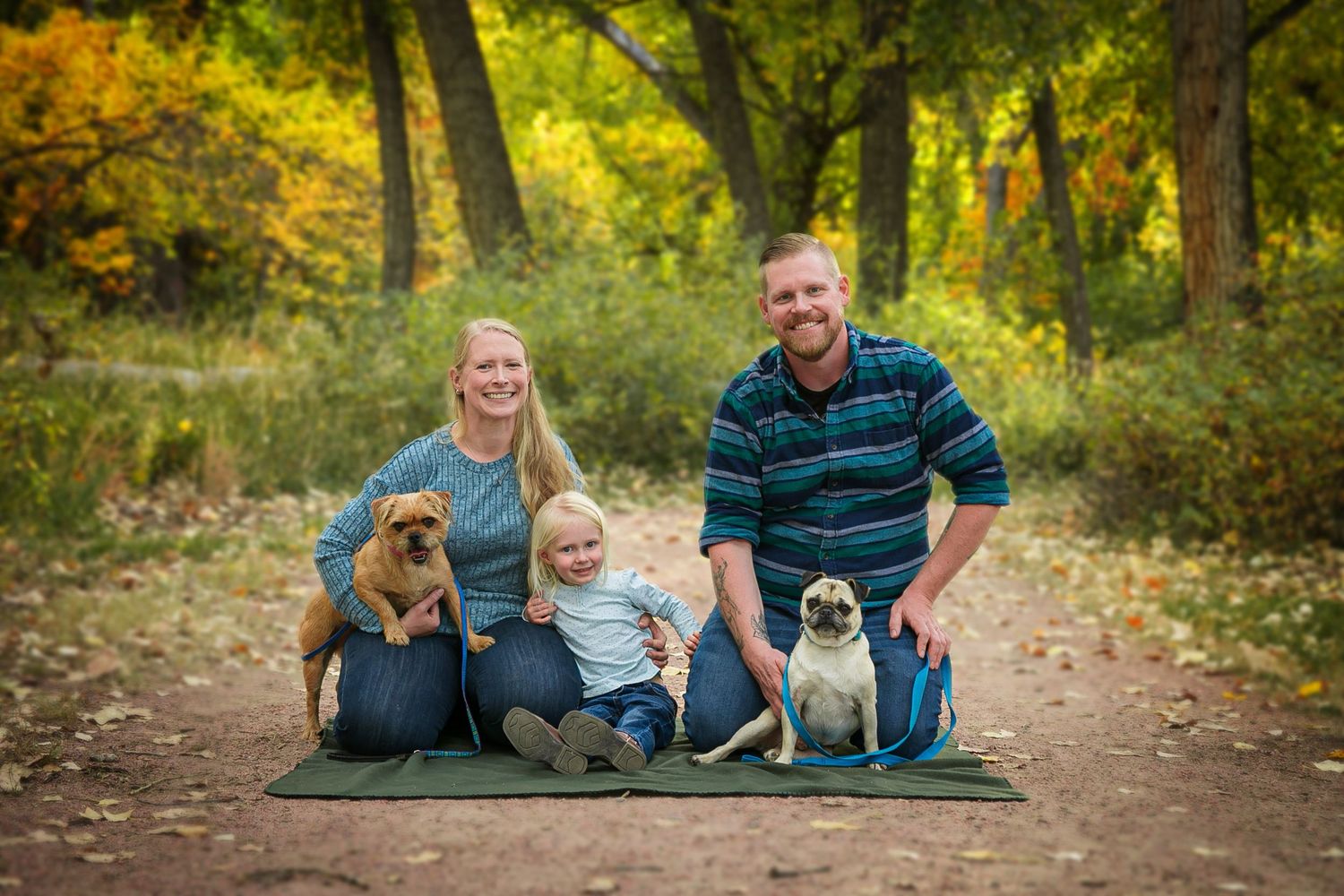 Dawn Lincoln, Canon City Professional Photographer for family, maternity, children, high school senior, engagement and wedding photographer