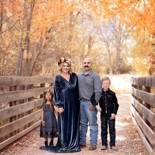 Dawn Lincoln, Canon City Professional Photographer for family, maternity, children, high school senior, engagement and wedding photographer