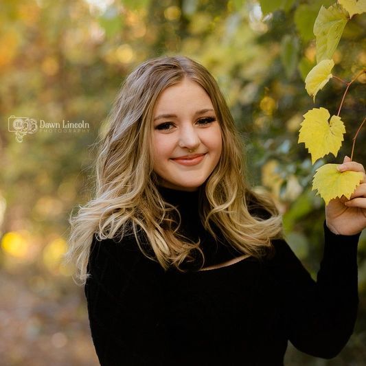 Dawn Lincoln, Canon City Professional Photographer for family, maternity, children, high school senior, engagement and wedding photographer