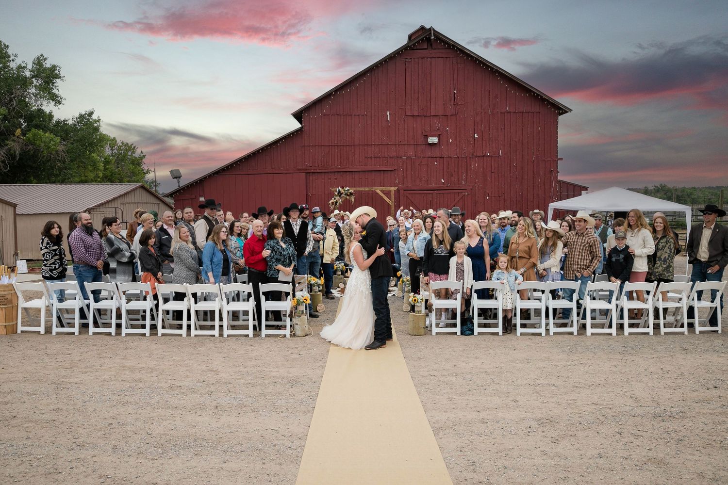 Dawn Lincoln Canon City Professional Photographer for families, high school seniors, maternity and children, engagements and weddings
