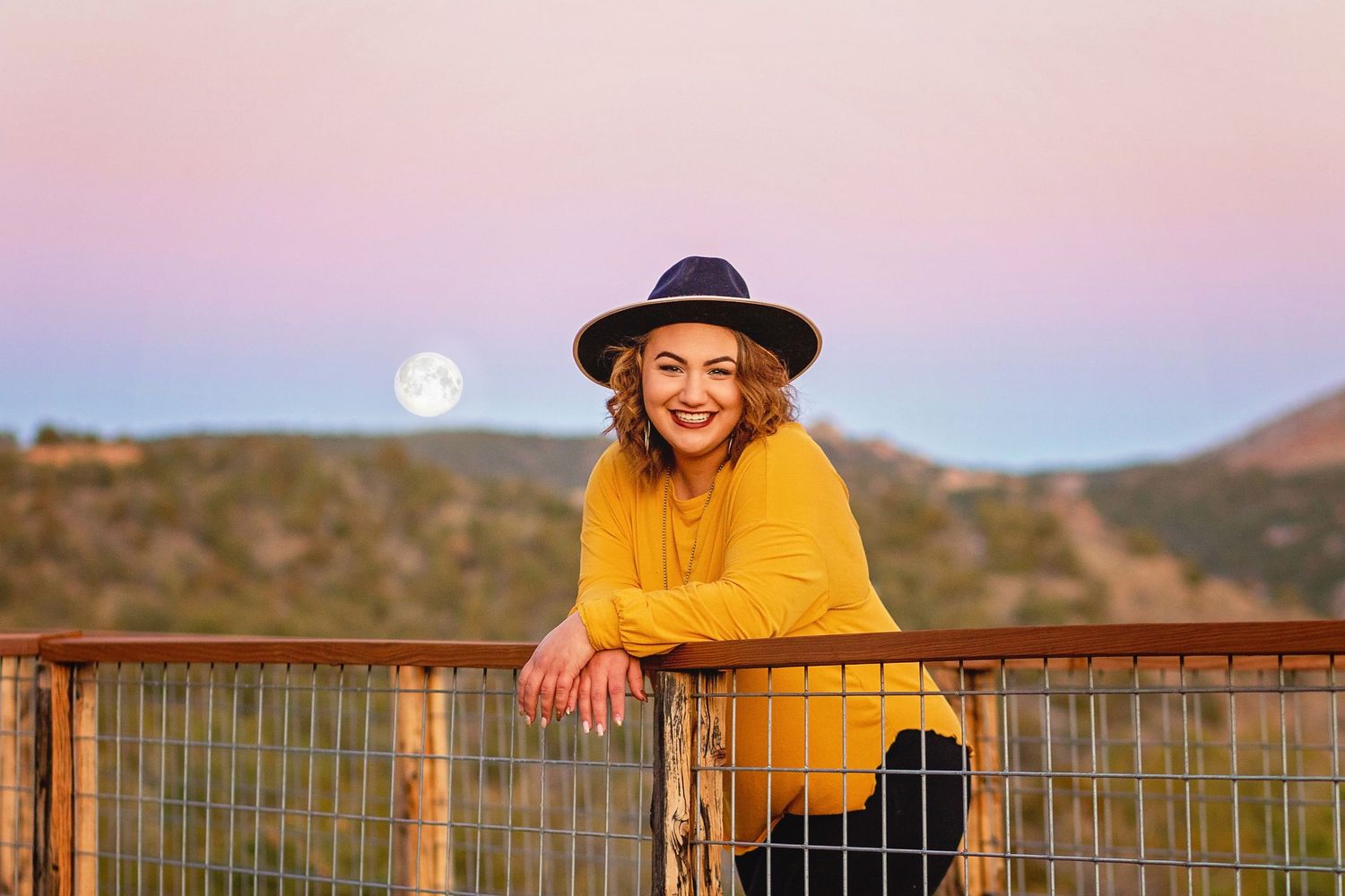 Dawn Lincoln Canon City Professional Photographer for families, high school seniors, maternity and children, engagements and weddings