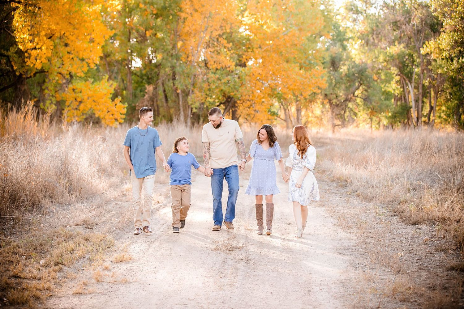 Dawn Lincoln Canon City Professional Photographer for families, high school seniors, maternity and children, engagements and weddings