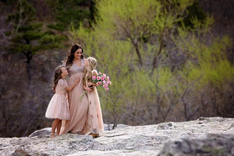 Dawn Lincoln Canon City Professional Photographer for families, high school seniors, maternity and children, engagements and weddings