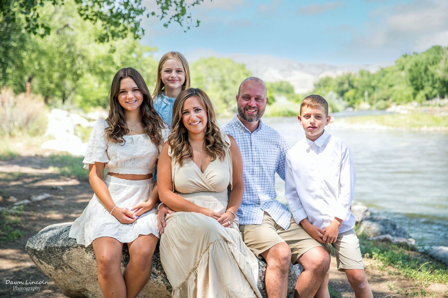 Dawn Lincoln, Canon City Professional Photographer for family, maternity, children, high school senior, engagement and wedding photographer