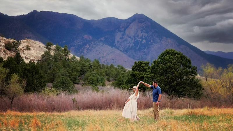 Dawn Lincoln Canon City Professional Photographer for families, high school seniors, maternity and children, engagements and weddings