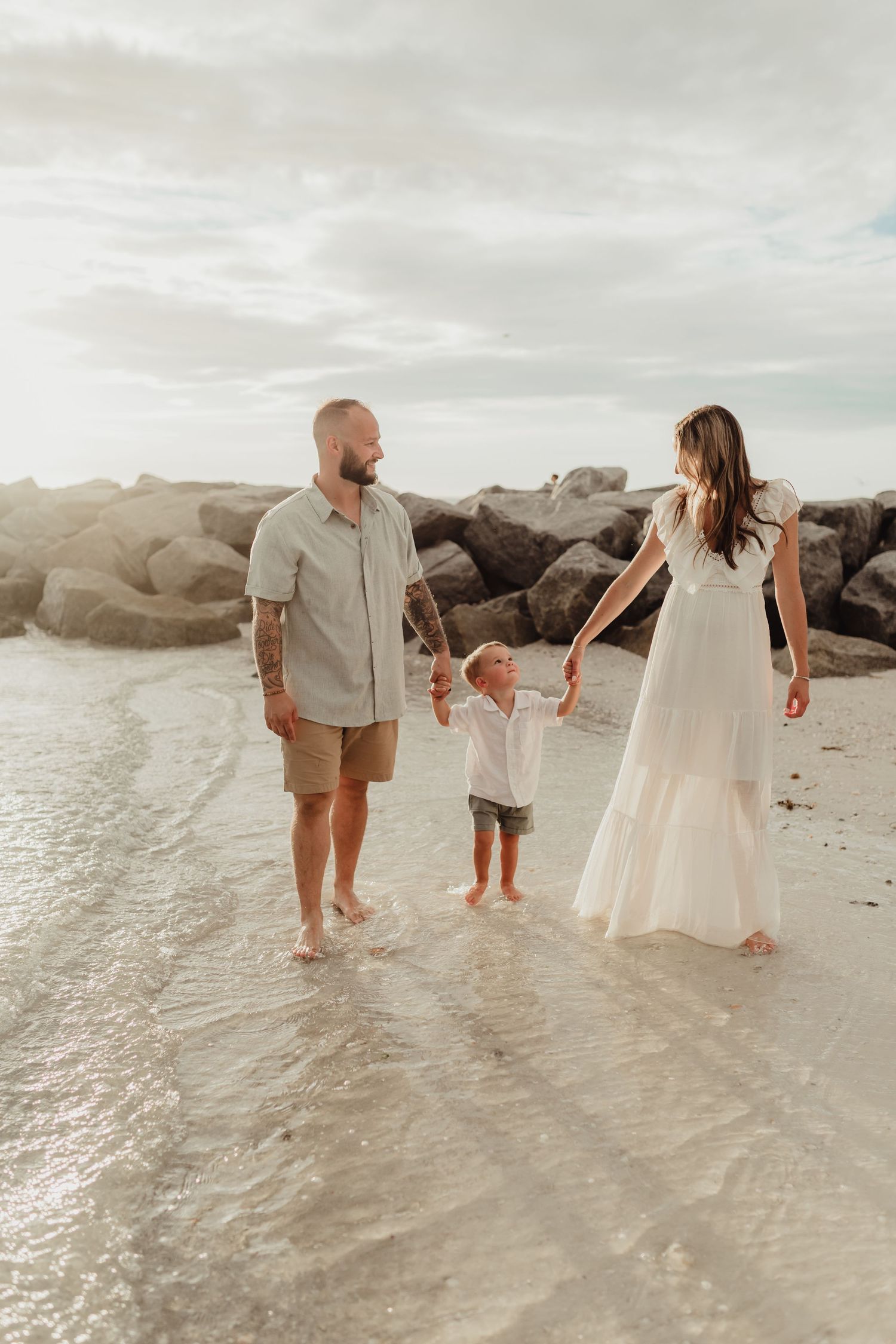 beach family photos, sarasota photographer, sarasota beach, golden hour, Lakewood Ranch photographer, Family photography session on Siesta