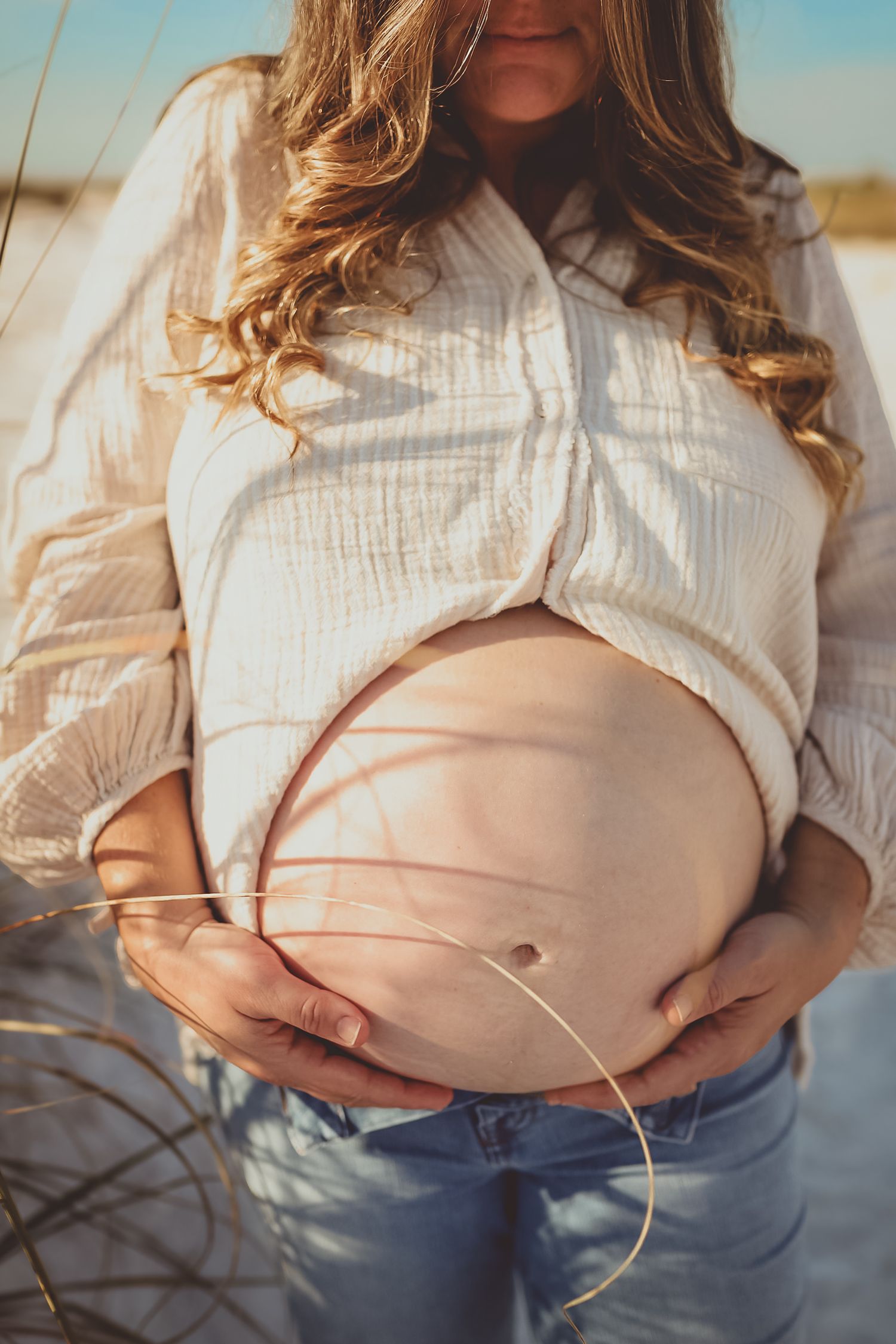 Open belly maternity photography in Sarasota Florida outdoor session
Bradenton Florida maternity photographer capturing beach pregnancy pic