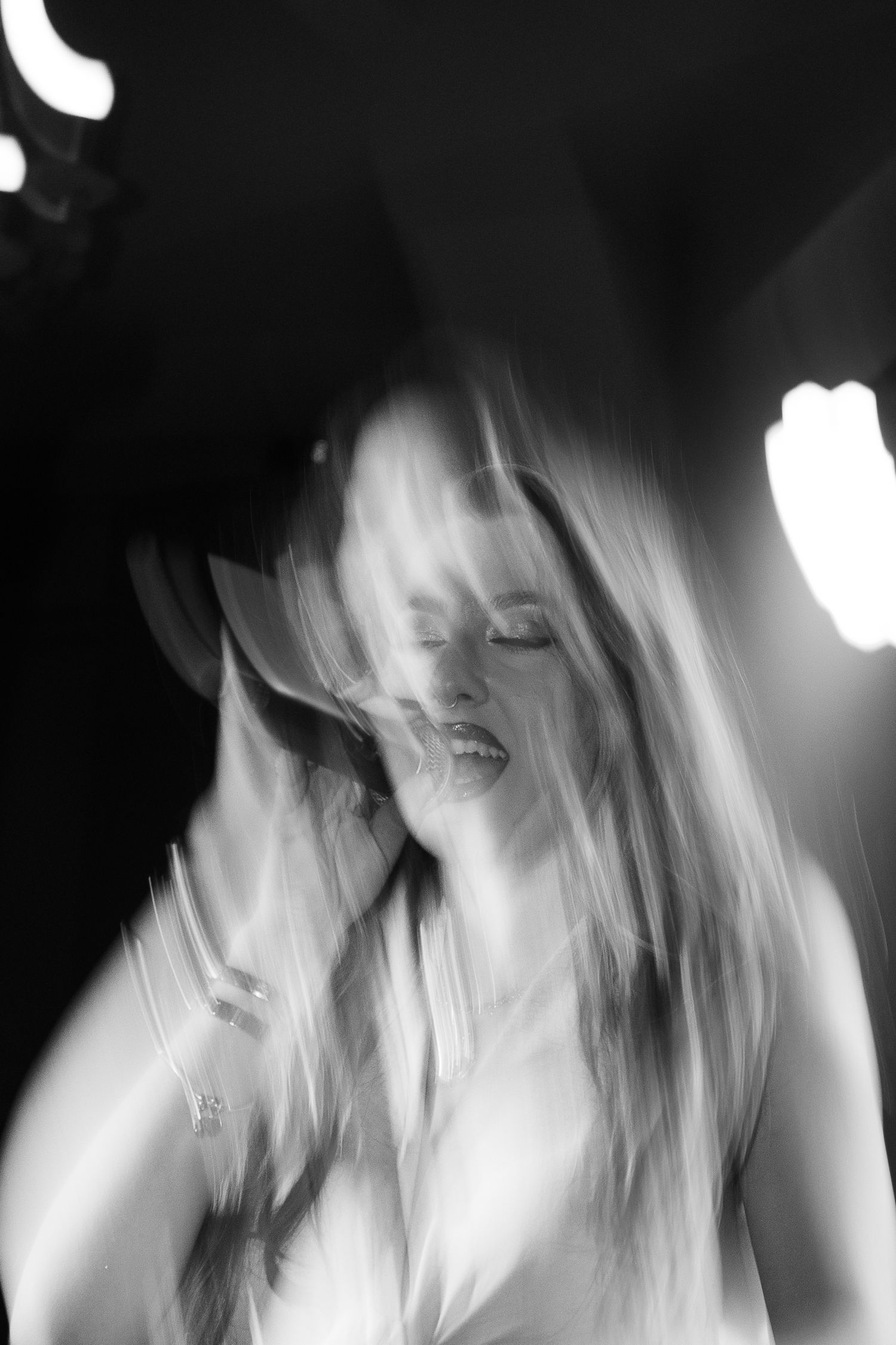 Blurred black and white portrait of a blonde woman with motion effect.

lifestyle, portrait, event