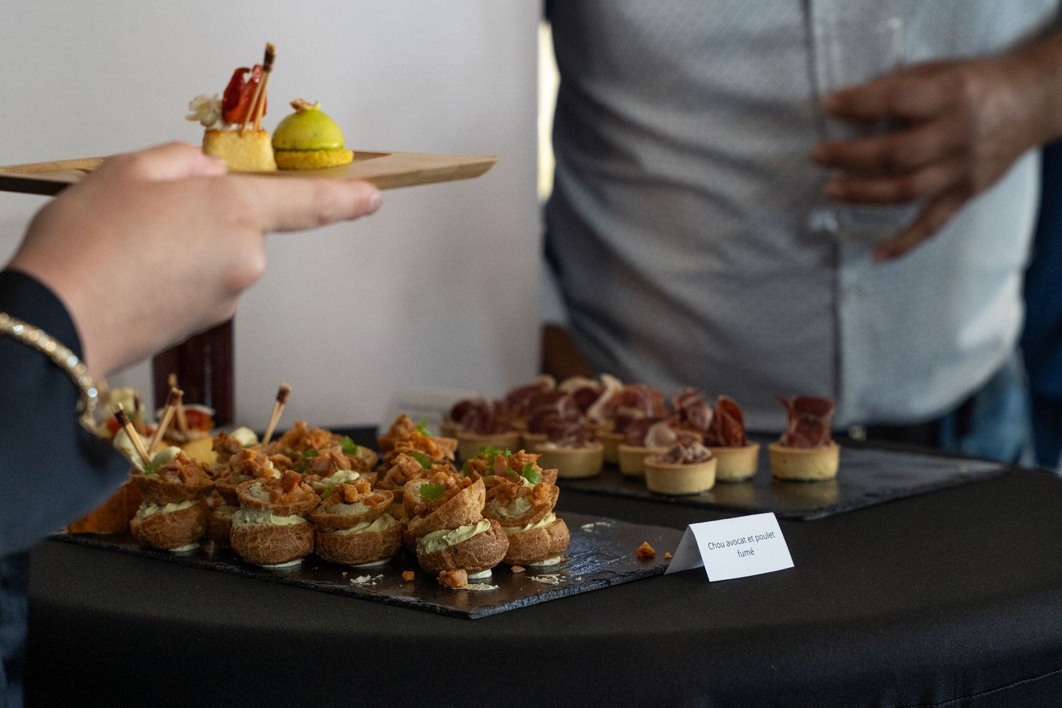 Détail de bouchées servies pendant un cocktail d'entreprise — photographe événementiel entreprise Lorraine