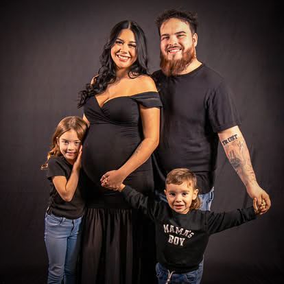 Expectant mother and family outdoor maternity portrait session in the Springtown and Weatherford area