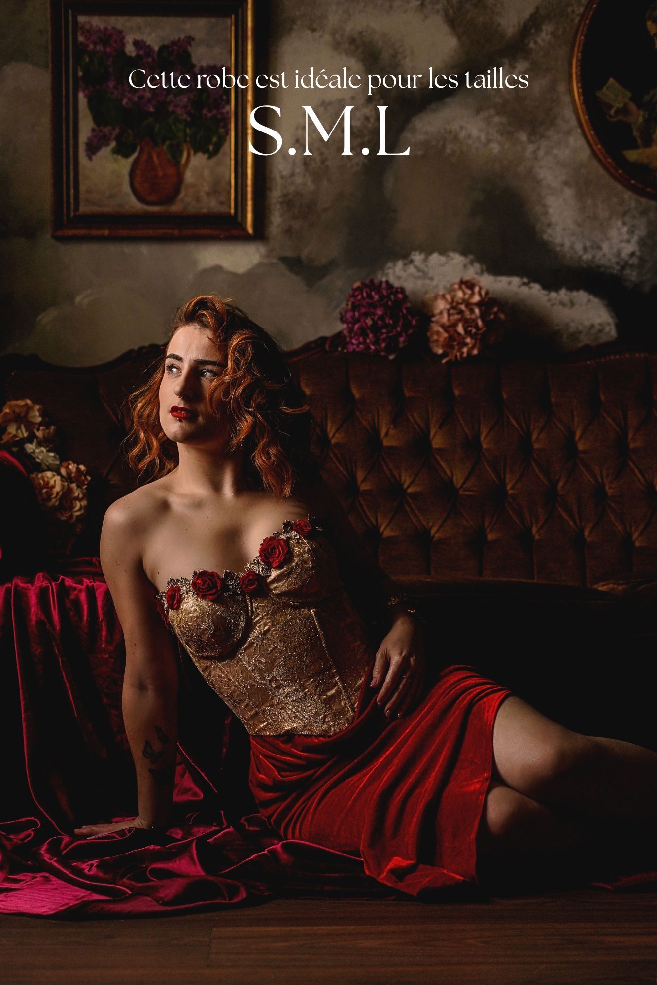 Elegant woman in gold corset and red satin skirt poses on vintage sofa, French text reads Cette robe est ideale pour les tailles S.M.L.