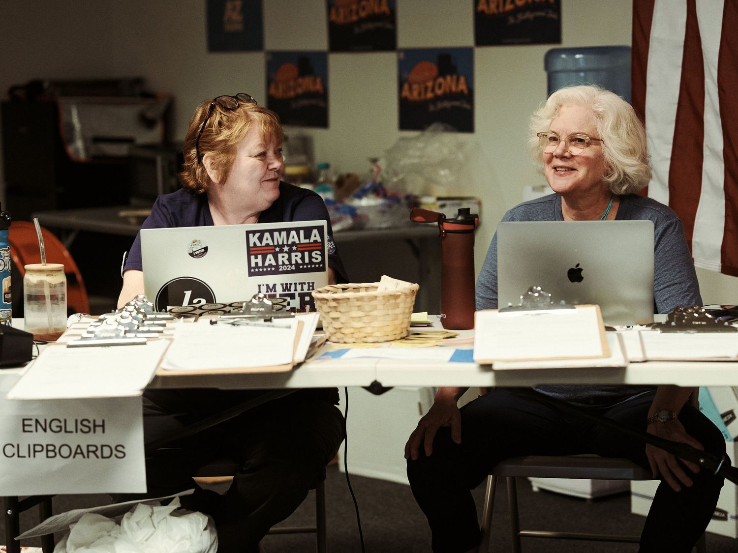 Volunteers at a Harris-Walz campaign office in Maricopa County, Ariz., Oct. 2024. (Afonso Salcedo)