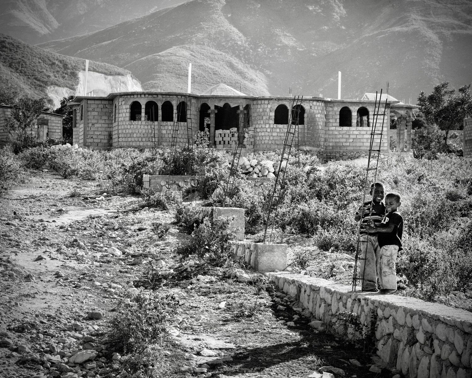 Children stand near an unfinished building in Fond Parisien, Haiti, Sept. 2013. (Afonso Salcedo)