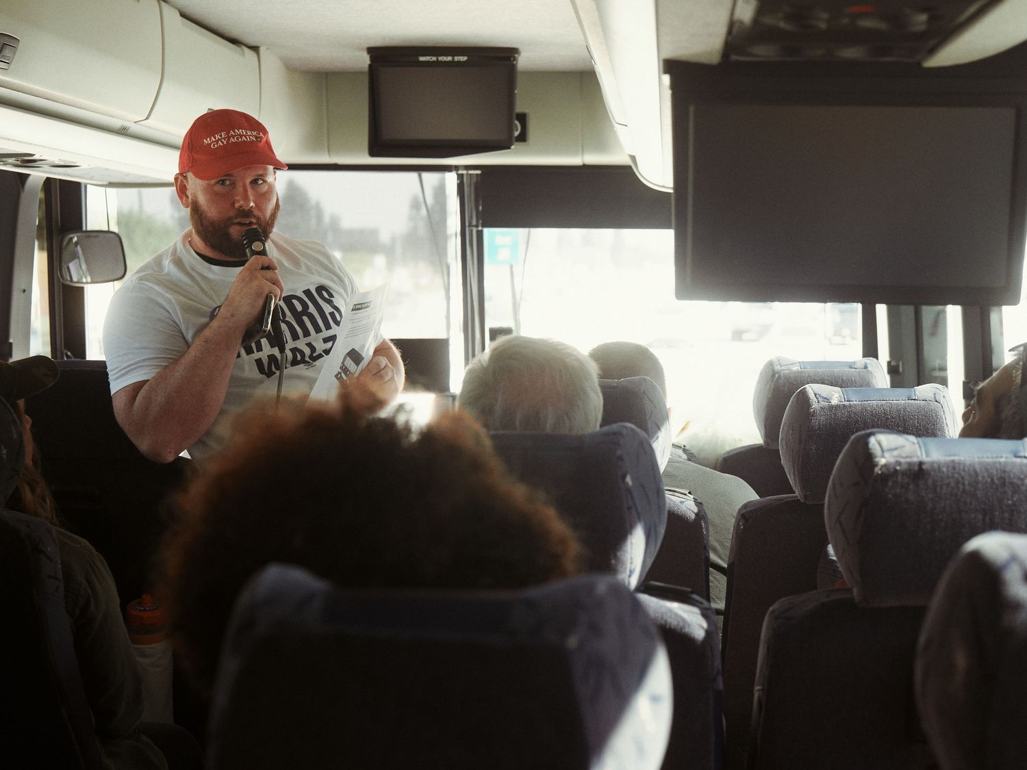 A volunteer briefs canvassers on a bus to Maricopa County, Ariz., Oct. 2024. (Afonso Salcedo)
