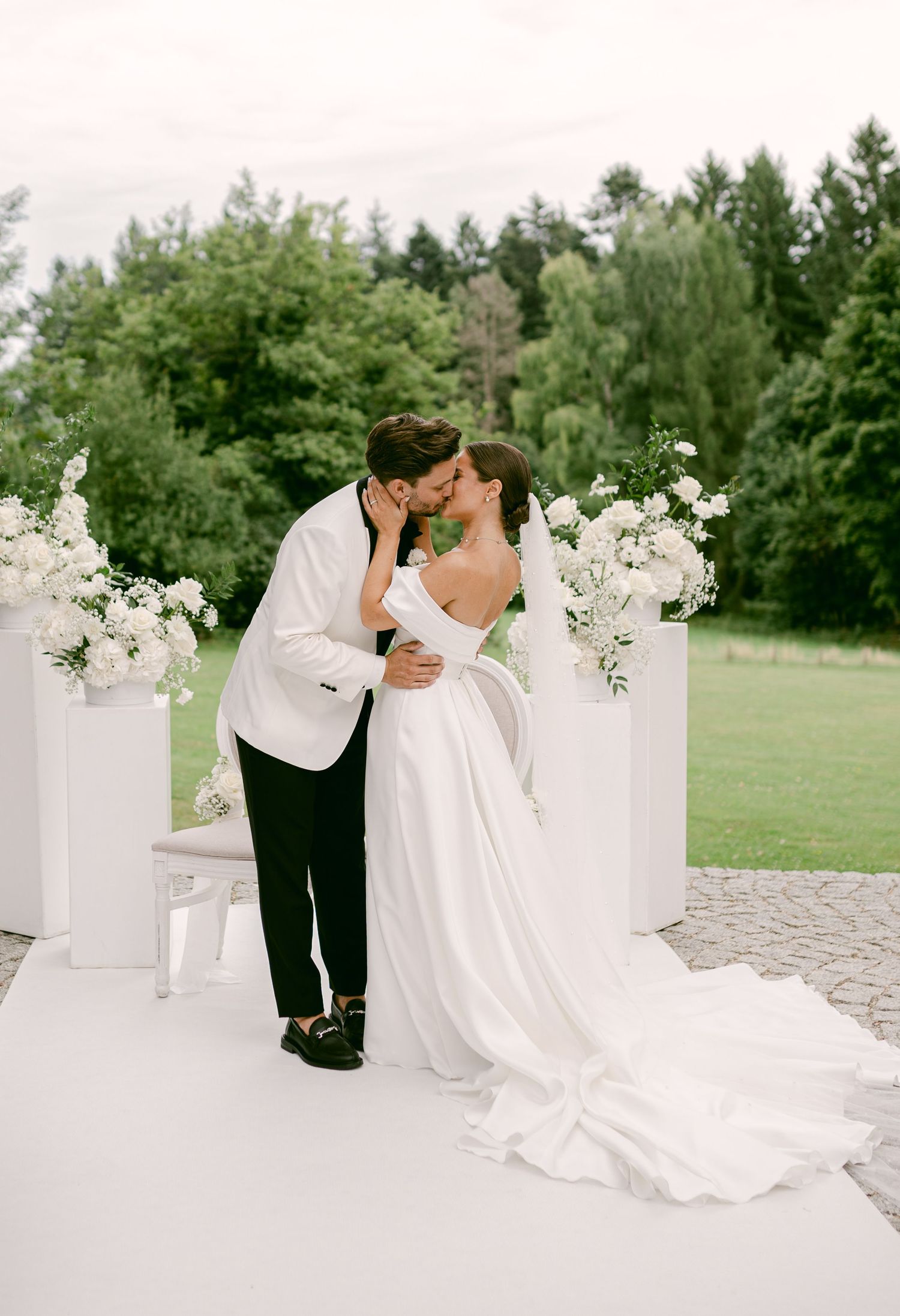 Hochzeitsfotos emotional authentisch Heidelberg Hoher Darsberg natürlich Hochzeitsfotografin Frankfurt Hochzeitsfotografie freie Trauung