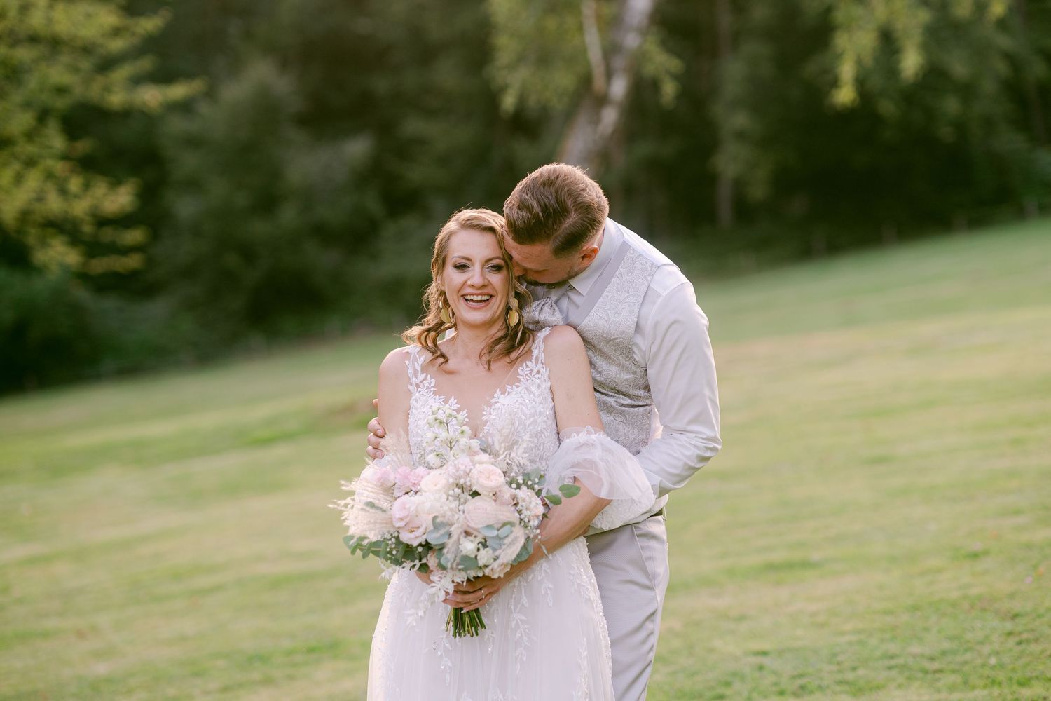Hochzeitsfotos Kirche authentisch Heidelberg Neckarsteinach Hochzeitsfotografin Hoher Darsberg Hochzeitsfotografie freie Trauung Standesamt