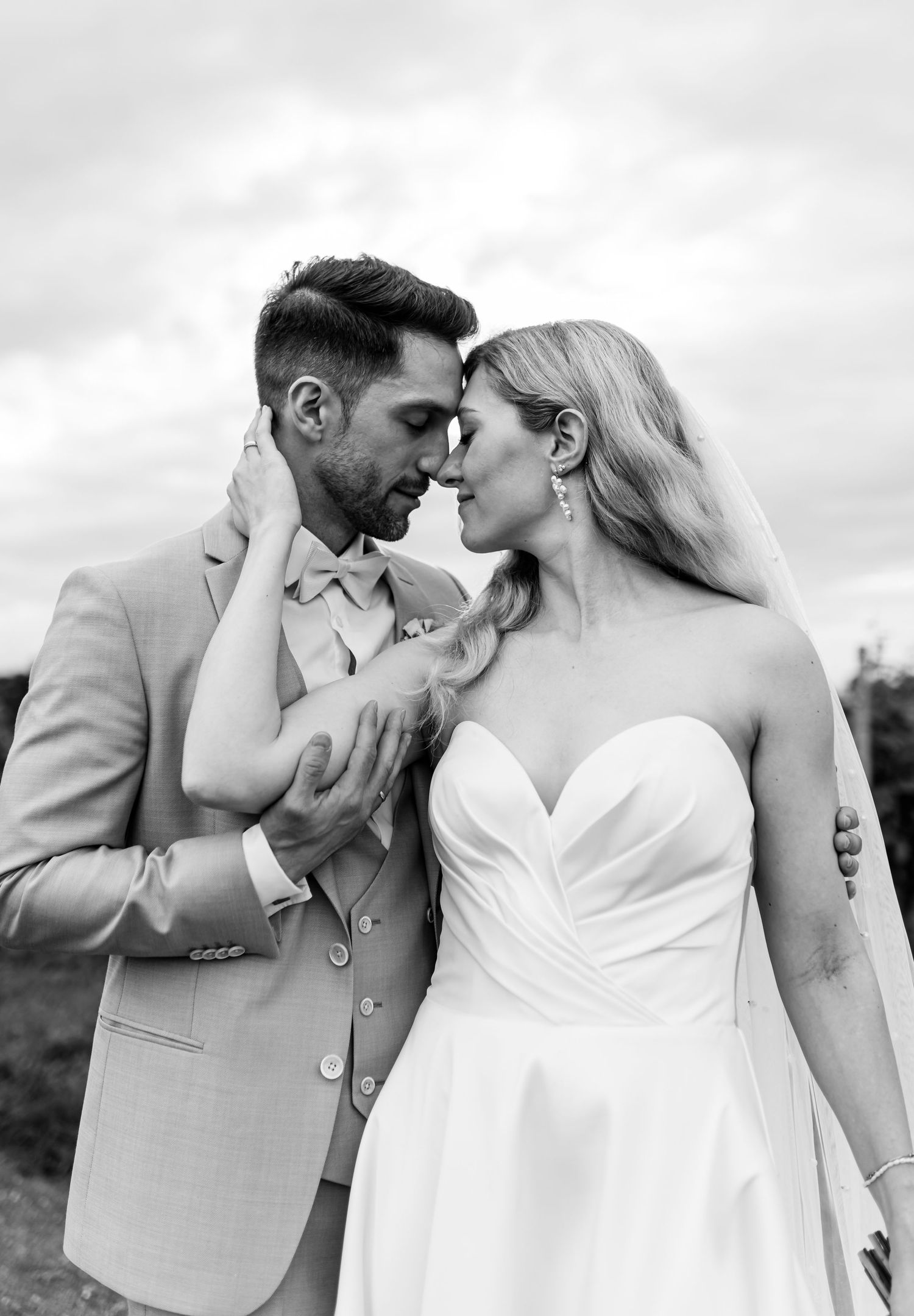 Hochzeitsfotos emotional authentisch Heidelberg Hoher Darsberg Hochzeitsfotografin Eventmühle Kraichgau Hochzeitsfotografie freie Trauung
