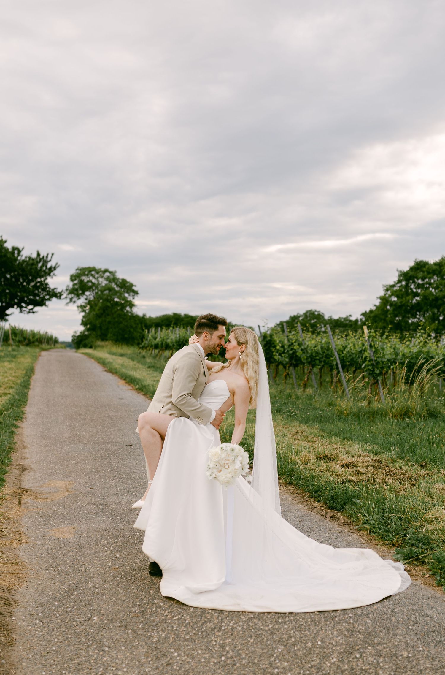 Hochzeitsfotos emotional authentisch Heidelberg Hoher Darsberg Hochzeitsfotografin Eventmühle Kraichgau Hochzeitsfotografie freie Trauung