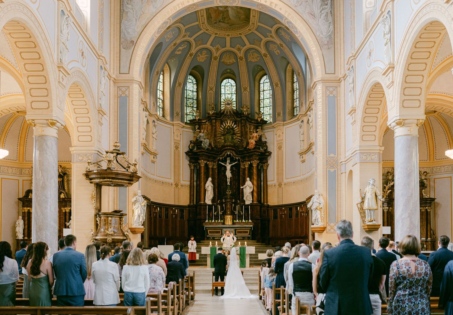 Hochzeitsfotos Kirche authentisch Heidelberg Weinheim Hochzeitsfotografin Hofgut Hohenstein Hochzeitsfotografie freie Trauung Standesamt