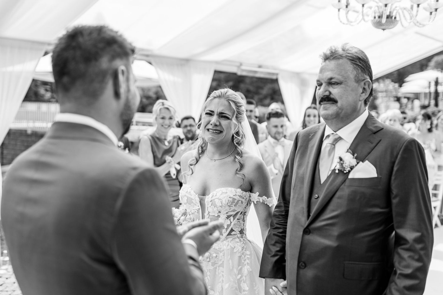 Hochzeitsfotos emotional authentisch Heidelberg Hoher Darsberg natürlich Hochzeitsfotografin Frankfurt Hochzeitsfotografie freie Trauung