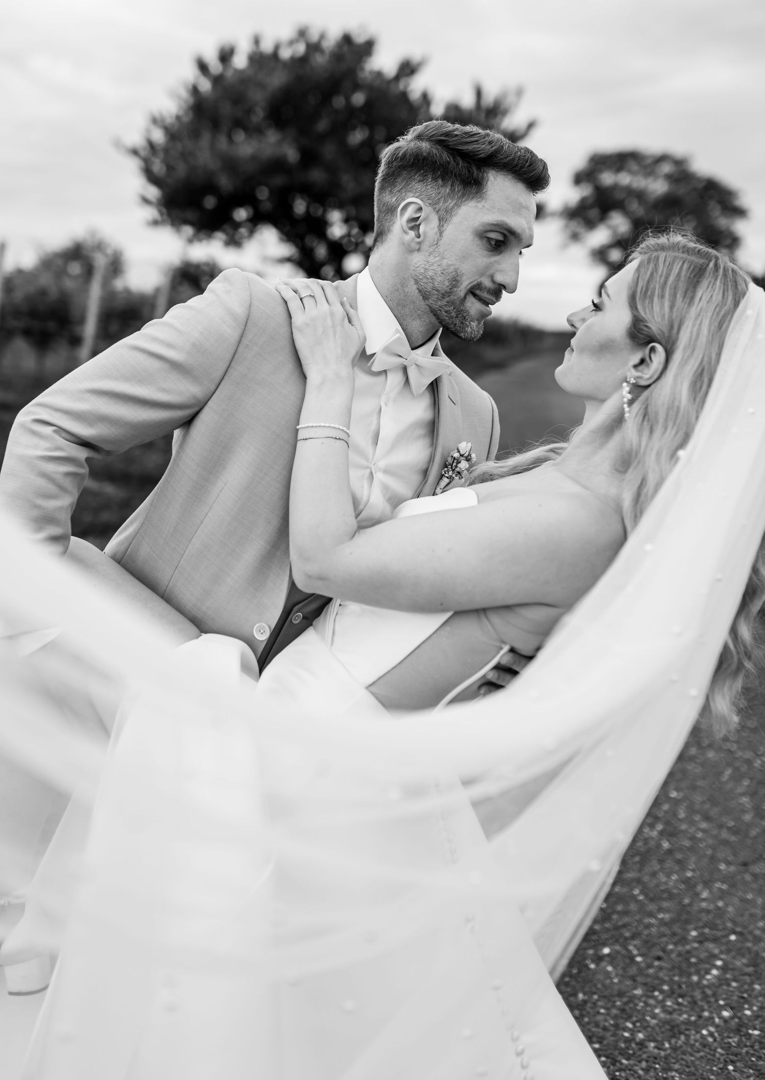 Hochzeitsfotos emotional authentisch Heidelberg Hoher Darsberg Hochzeitsfotografin Eventmühle Kraichgau Hochzeitsfotografie freie Trauung