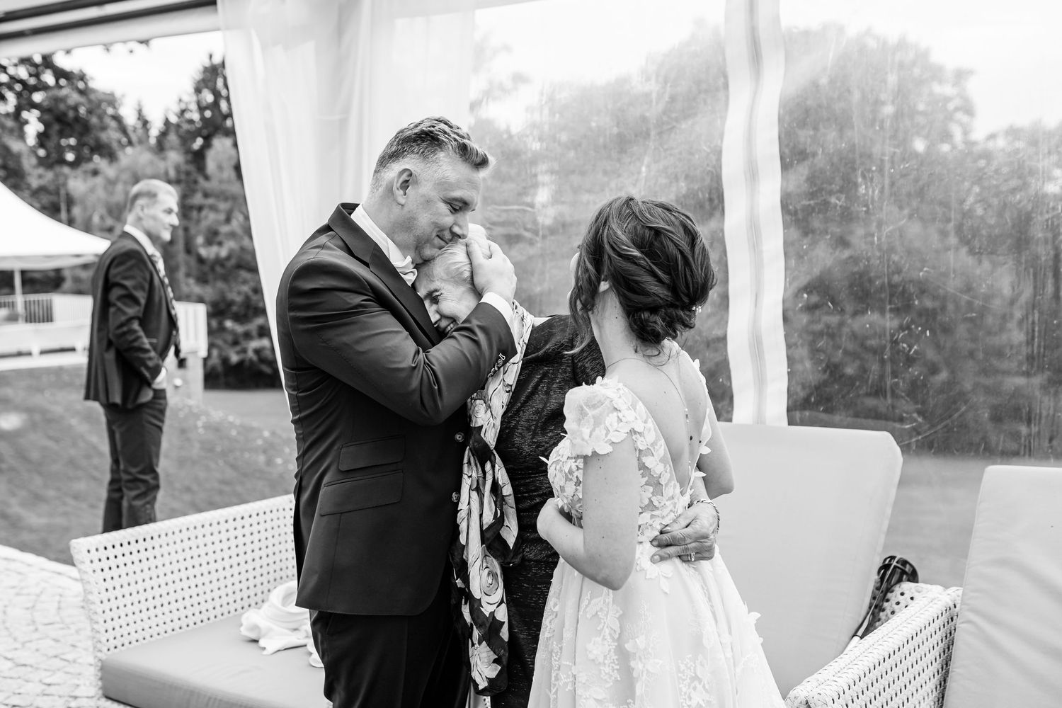 Hochzeitsfotos emotional authentisch Heidelberg Hoher Darsberg natürlich Hochzeitsfotografin Frankfurt Hochzeitsfotografie freie Trauung