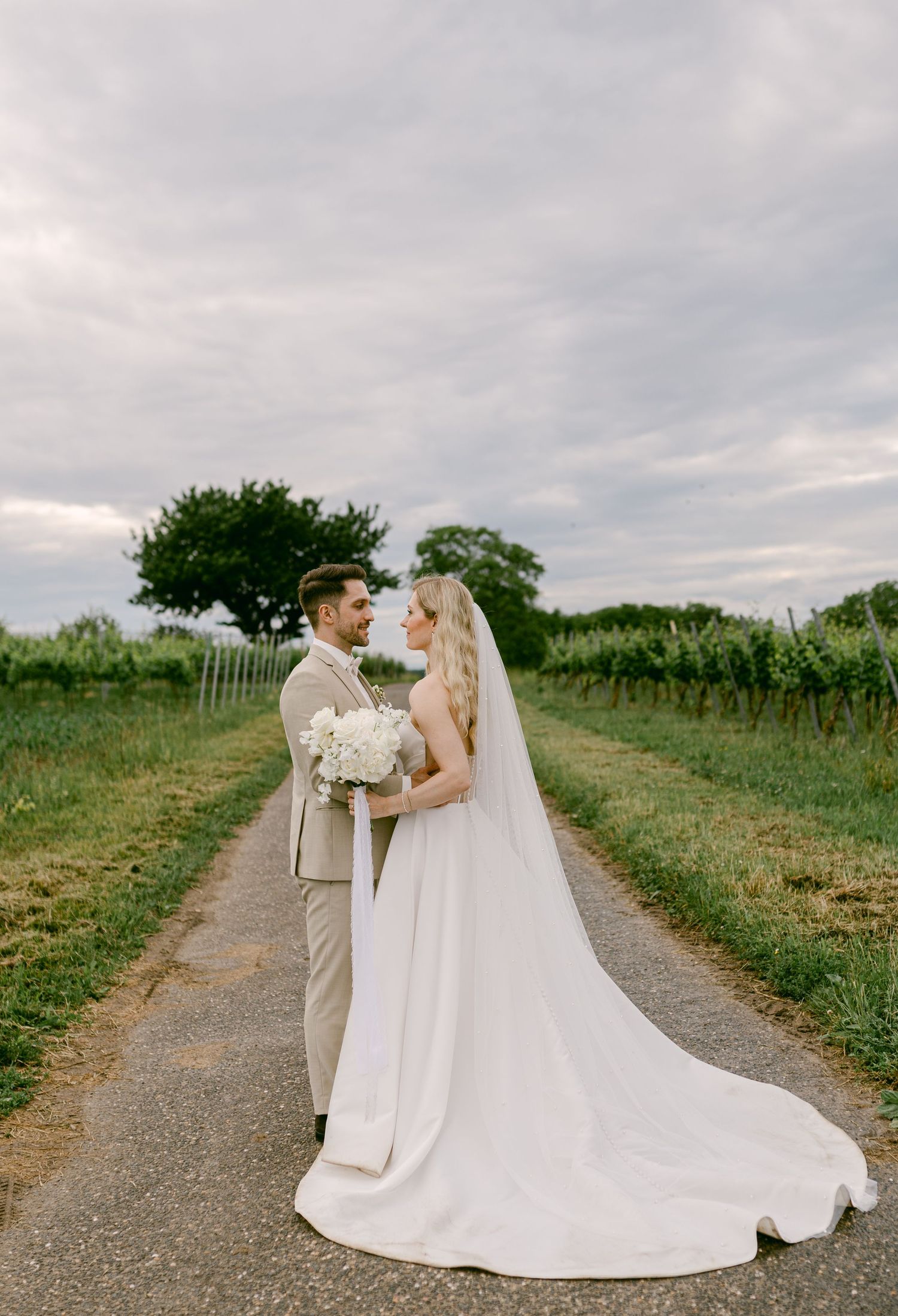 Hochzeitsfotos emotional authentisch Heidelberg Hoher Darsberg Hochzeitsfotografin Eventmühle Kraichgau Hochzeitsfotografie freie Trauung