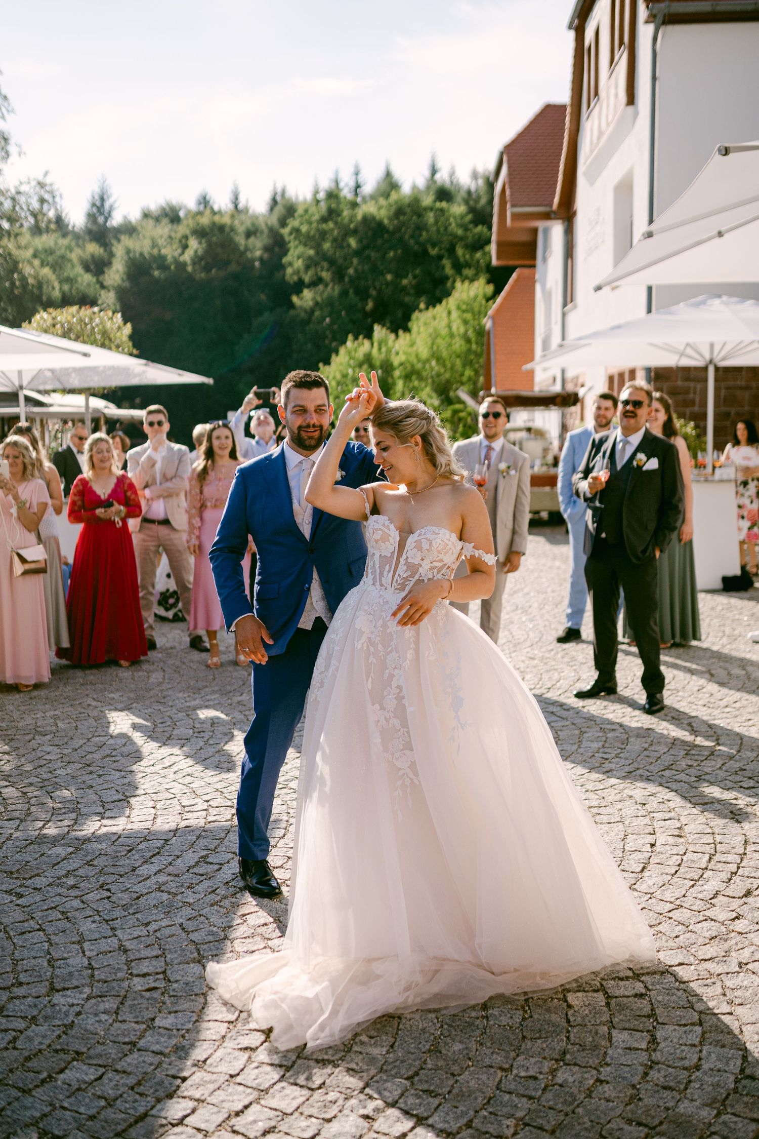 Hochzeitsfotos Kirche authentisch Heidelberg Neckarsteinach Hochzeitsfotografin Hoher Darsberg Hochzeitsfotografie freie Trauung Standesamt