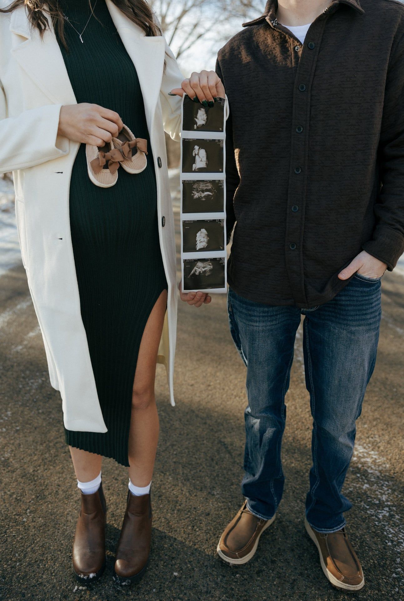 Couple in snowy trees in Bismarck with ultrasound photos